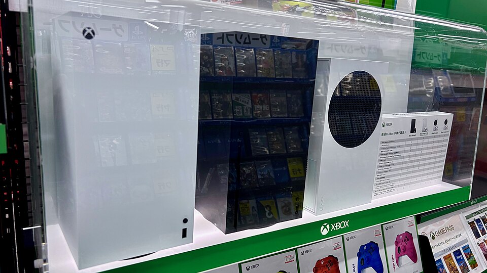 An Xbox Series X (left) and Series S